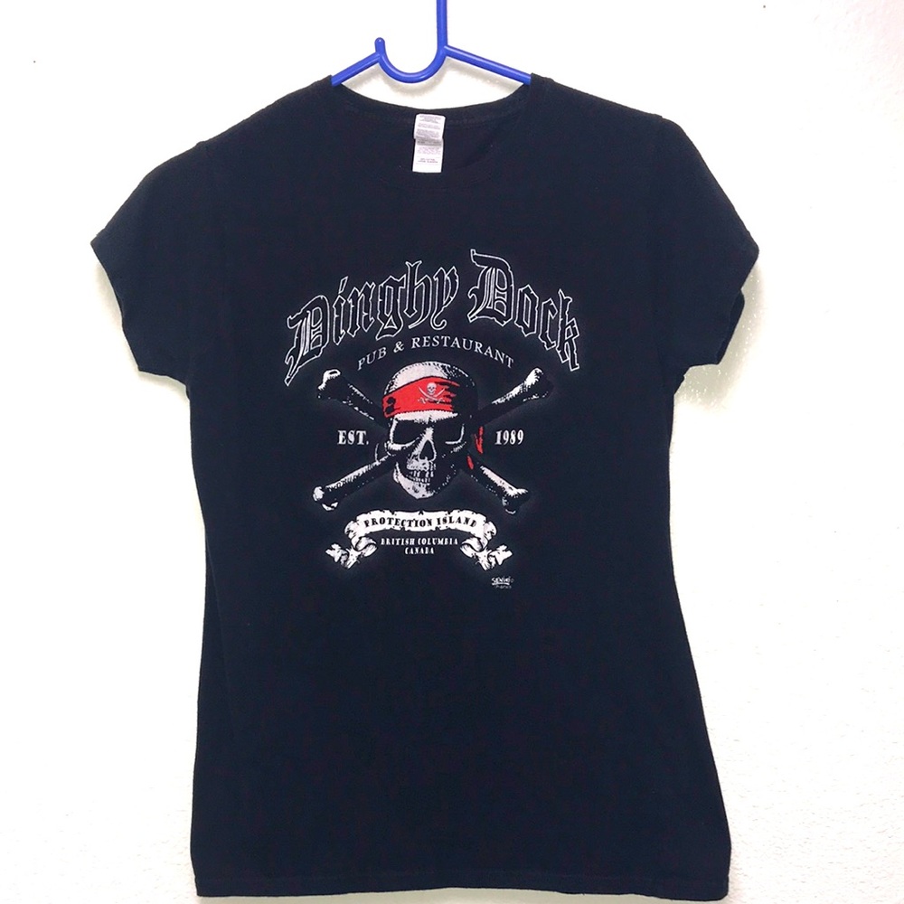 Gildan Juniors Large Pirate T-Shirt Dinghy Dock Pub and Restaurant B.C. Canada